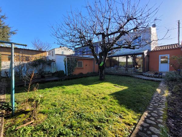 Maison familiale avec jardin et garages - LA ROCHELLE