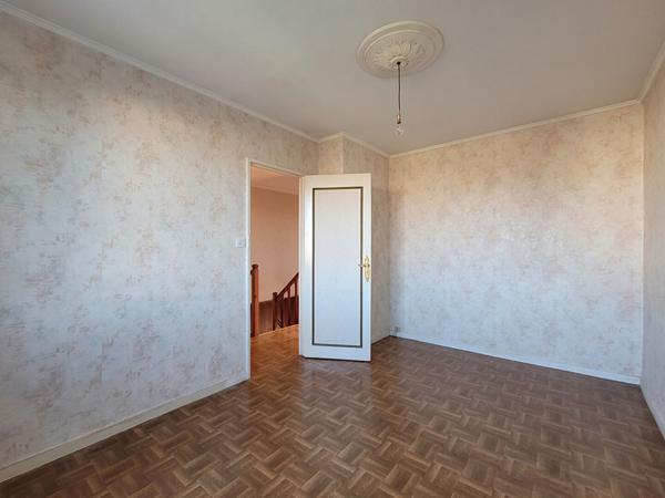 Maison familiale avec jardin et garages - LA ROCHELLE