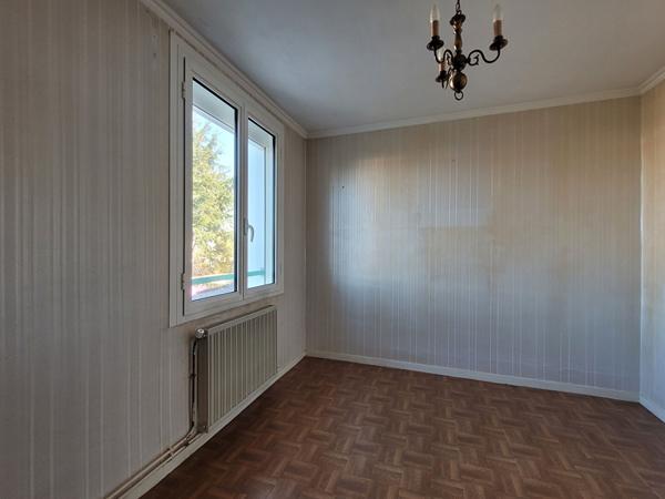 Maison familiale avec jardin et garages - LA ROCHELLE