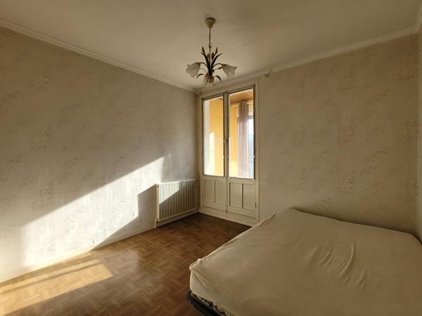 Maison familiale avec jardin et garages - LA ROCHELLE