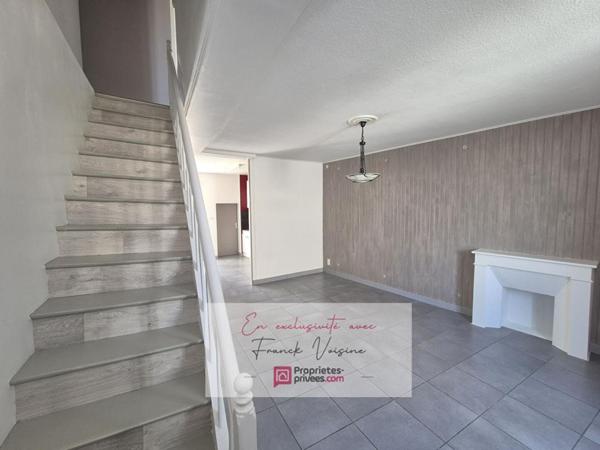 A VENDRE en Exclusivité aux Herbiers, Maison de ville de 65 m2 avec 2 chambres et cour fermée