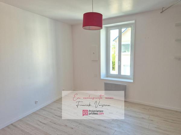 A VENDRE en Exclusivité aux Herbiers, Maison de ville de 65 m2 avec 2 chambres et cour fermée