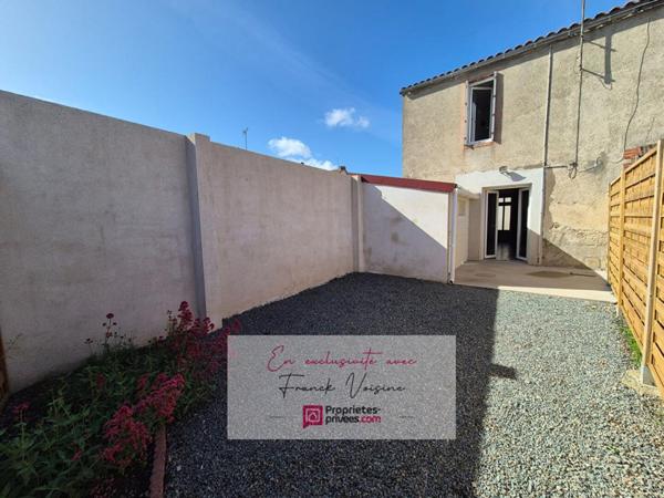 A VENDRE en Exclusivité aux Herbiers, Maison de ville de 65 m2 avec 2 chambres et cour fermée