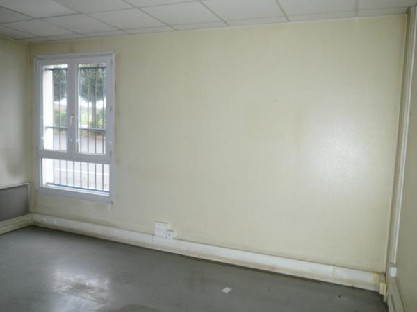 ⚜ A LOUER CHATEAUBERNARD Zone Commercial Local Bureau ⚜