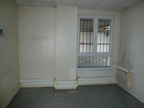 ⚜ A LOUER CHATEAUBERNARD Zone Commercial Local Bureau ⚜