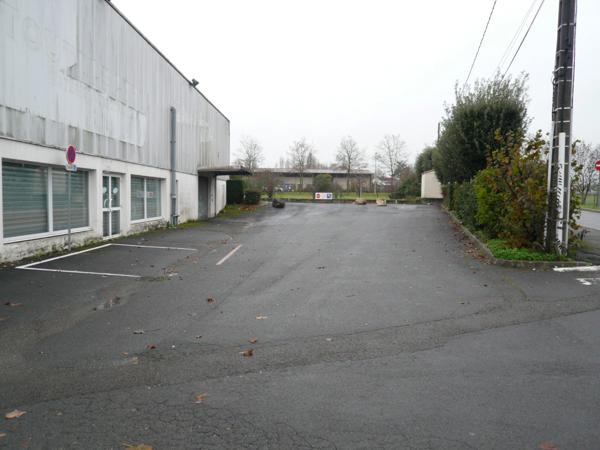 ⚜ A LOUER CHATEAUBERNARD Zone Commercial Local Bureau ⚜