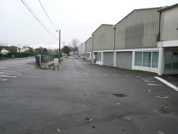 ⚜ A LOUER CHATEAUBERNARD Zone Commercial Local Bureau ⚜