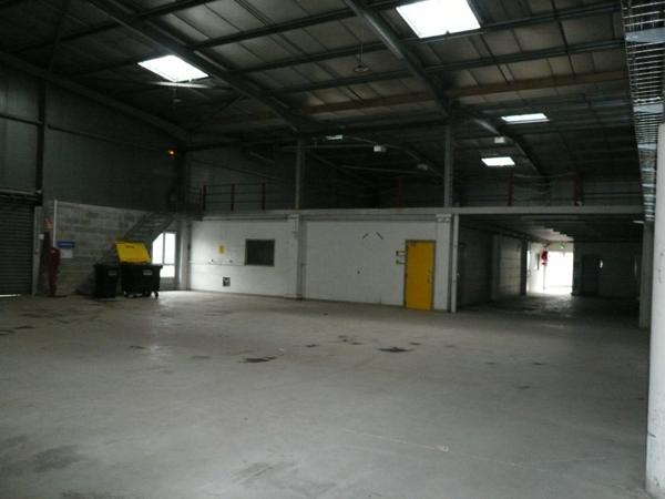 ⚜ A LOUER CHATEAUBERNARD Zone Commercial Local Bureau ⚜