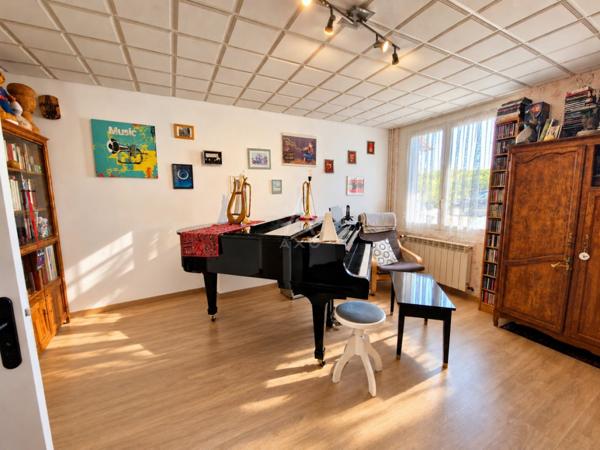 MAISON ANCIENNE 155 M² – 5 CHAMBRES – DÉPENDANCES – TERRAIN DE 2 350 M²