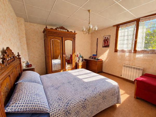 MAISON ANCIENNE 155 M² – 5 CHAMBRES – DÉPENDANCES – TERRAIN DE 2 350 M²