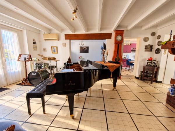 MAISON ANCIENNE 155 M² – 5 CHAMBRES – DÉPENDANCES – TERRAIN DE 2 350 M²