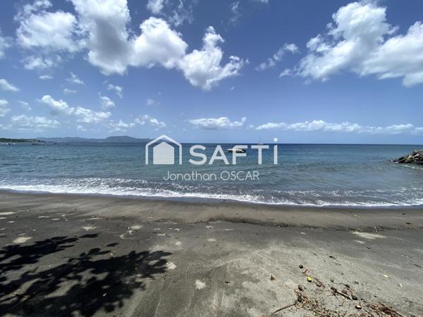 Terrain au bord de mer Schoelcher