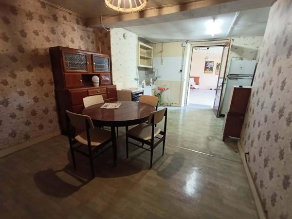 Immeuble à AIX-VILLEMAUR-PALIS, 10160 - 400m²