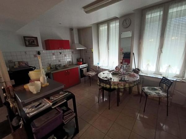 Immeuble à AIX-VILLEMAUR-PALIS, 10160 - 400m²