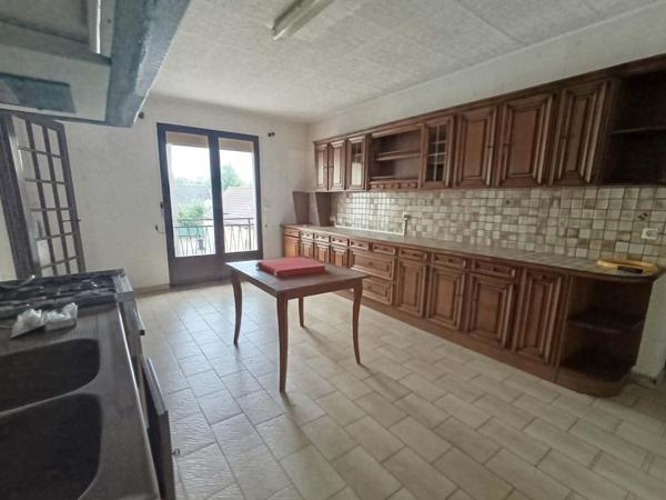 Immeuble à AIX-VILLEMAUR-PALIS, 10160 - 400m²