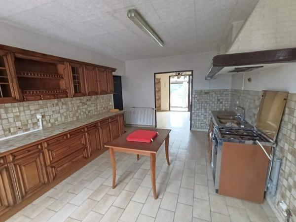 Immeuble à AIX-VILLEMAUR-PALIS, 10160 - 400m²