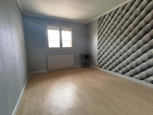 Immeuble à AIX-VILLEMAUR-PALIS, 10160 - 400m²