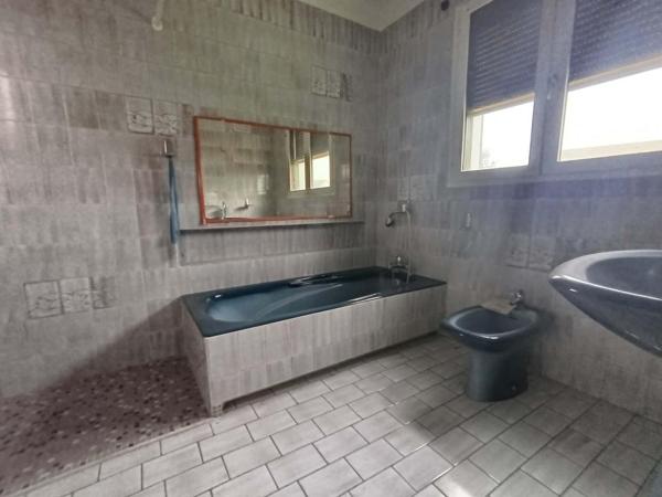 Immeuble à AIX-VILLEMAUR-PALIS, 10160 - 400m²