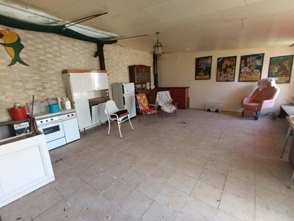 Immeuble à AIX-VILLEMAUR-PALIS, 10160 - 400m²