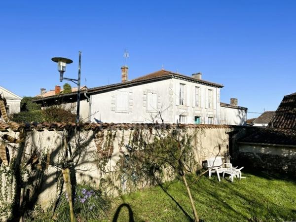 Ensemble immobilier de 302 m² à fort potentiel avec travaux - Chevanceaux (17)