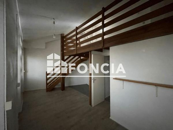 Location Studio 26 m² - 3 PLACE JULES GUESDE Saint-etienne 42100