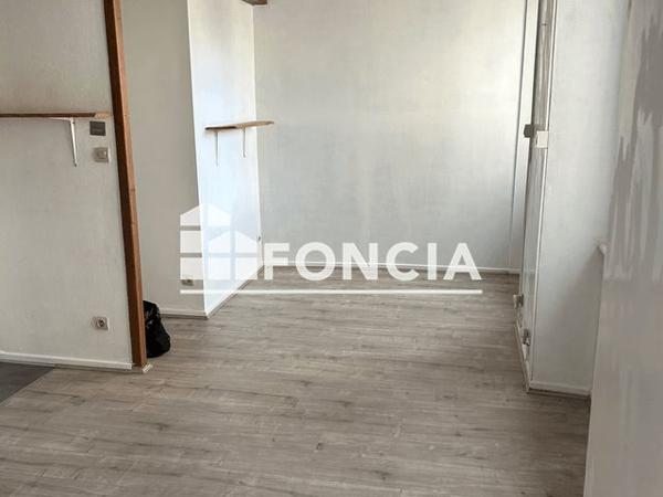 Location Studio 26 m² - 3 PLACE JULES GUESDE Saint-etienne 42100