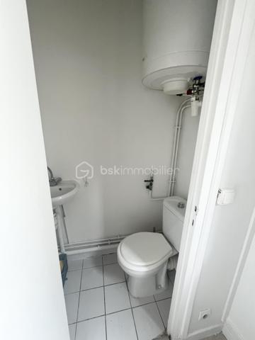 Appartement de 27 m², comprenant une cuisine, un séjour, une chambre, une salle d’eau, un WC séparé. À visiter sans tarder.