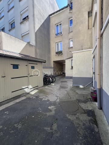 Appartement de 27 m², comprenant une cuisine, un séjour, une chambre, une salle d’eau, un WC séparé. À visiter sans tarder.