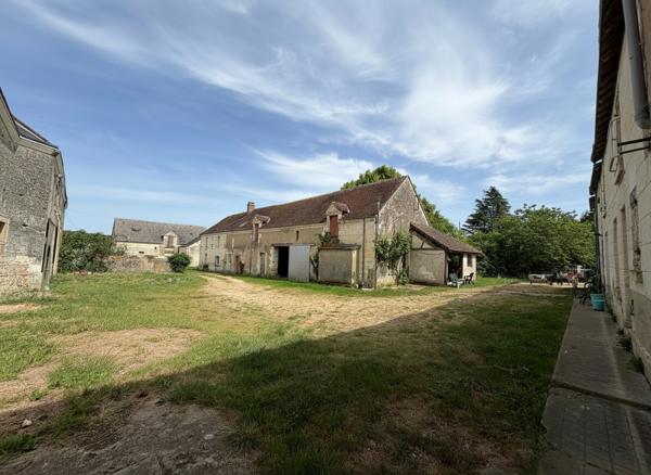 Domaine à fort potentiel : étang d'un hectare, deux maisons, dépendances exceptionnelles - à rénover et personnaliser entièrement