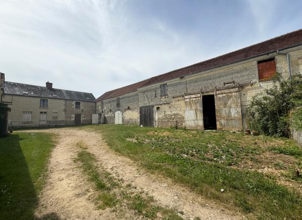 Domaine à fort potentiel : étang d'un hectare, deux maisons, dépendances exceptionnelles - à rénover et personnaliser entièrement
