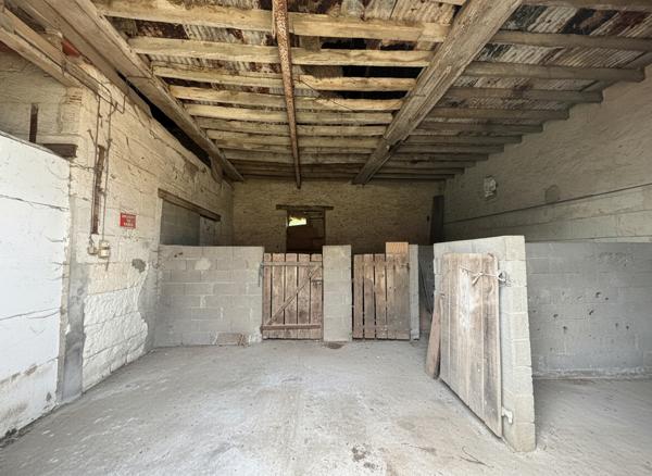 Domaine à fort potentiel : étang d'un hectare, deux maisons, dépendances exceptionnelles - à rénover et personnaliser entièrement