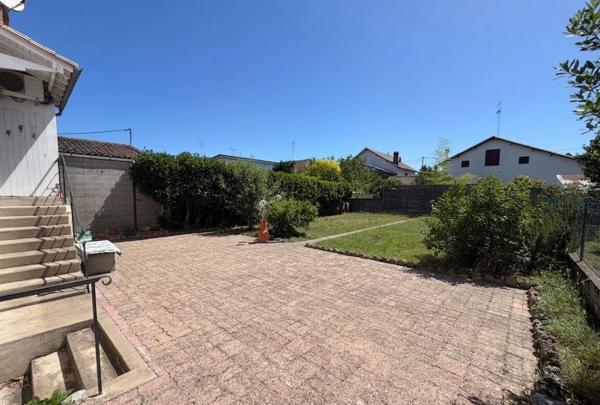 Charmante maison de ville rénovée avec 2 chambres et jardin à Bergerac !