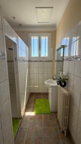 Charmante maison de ville rénovée avec 2 chambres et jardin à Bergerac !