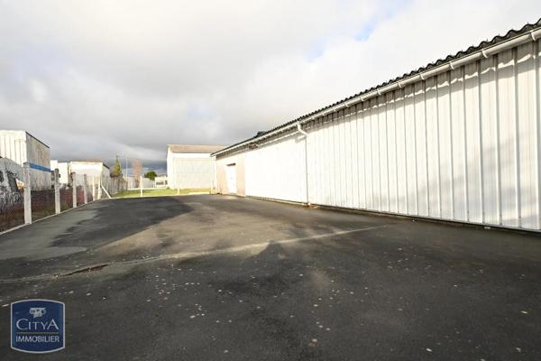 Local professionnel à vendre 519m²