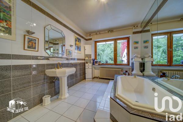 Maison traditionnelle 8 pièces de 198 m² à Fontoy (57650)