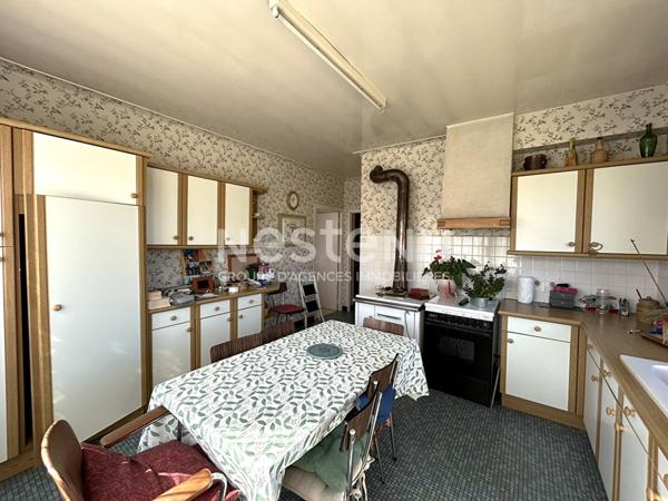 PAVILLON 4 CHAMBRES ET 1 BUREAU CENTRE DE CHABRIS AVEC DÉPENDANCES ET JARDIN (INDRE 36)