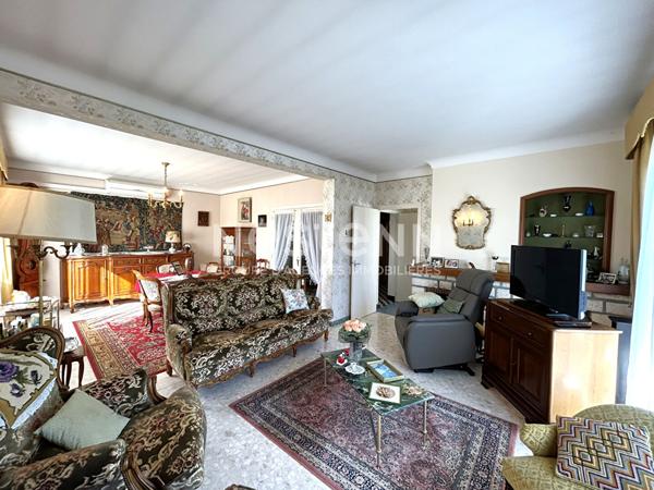 PAVILLON 4 CHAMBRES ET 1 BUREAU CENTRE DE CHABRIS AVEC DÉPENDANCES ET JARDIN (INDRE 36)