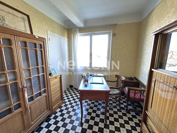 PAVILLON 4 CHAMBRES ET 1 BUREAU CENTRE DE CHABRIS AVEC DÉPENDANCES ET JARDIN (INDRE 36)