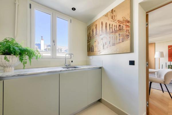 Rue Las Cases - Superbe Appartement avec Vues Exceptionnelles