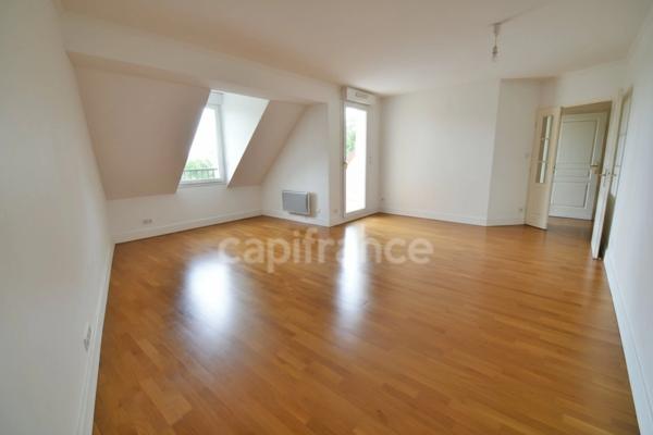 Appartement à louer 3 pièces de 83 m2 DIJON (21) quartier haut EIFFEL , balcon, cave, parking