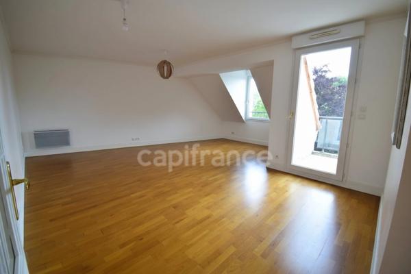 Appartement à louer 3 pièces de 83 m2 DIJON (21) quartier haut EIFFEL , balcon, cave, parking