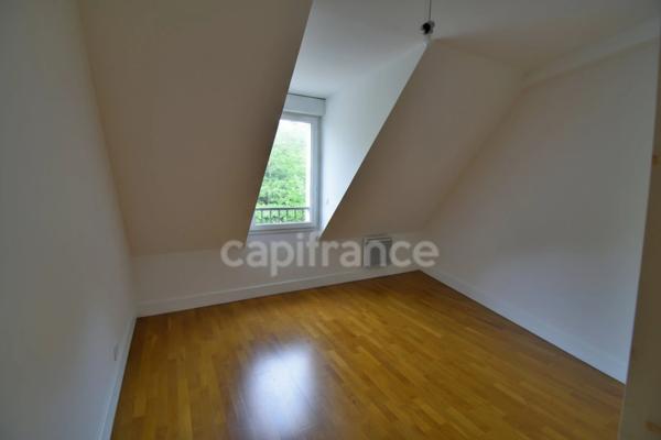 Appartement à louer 3 pièces de 83 m2 DIJON (21) quartier haut EIFFEL , balcon, cave, parking