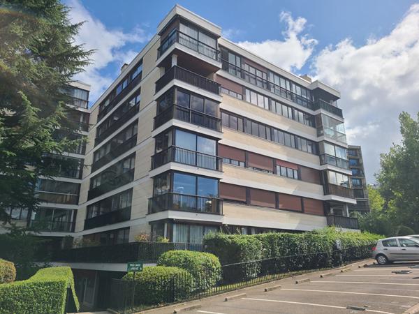 Nouveau : Appartement Fontenay Le Fleury 3 pièce(s)