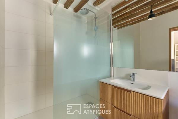 Appartement rénové sous les toits à deux pas de la Place des Vosges