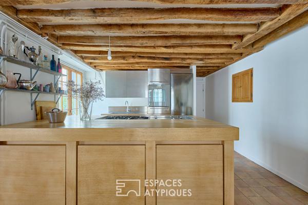 Appartement rénové sous les toits à deux pas de la Place des Vosges