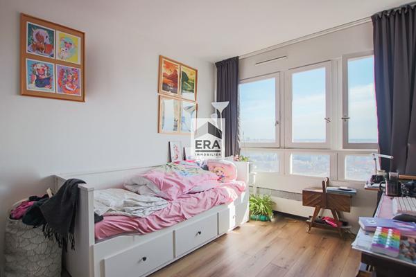 Appartement Paris 4 pièces 78.32 m2 dernier étage vue Tour Eiffel