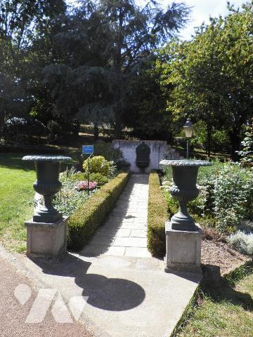 MAISON EN VENTE à ASNIERES SUR VEGRE avec dépendances et sur terrain 5545 m²