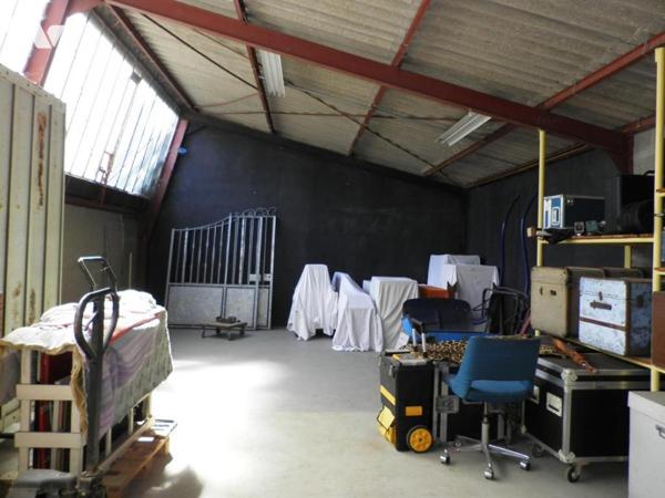 MAISON EN VENTE à ASNIERES SUR VEGRE avec dépendances et sur terrain 5545 m²