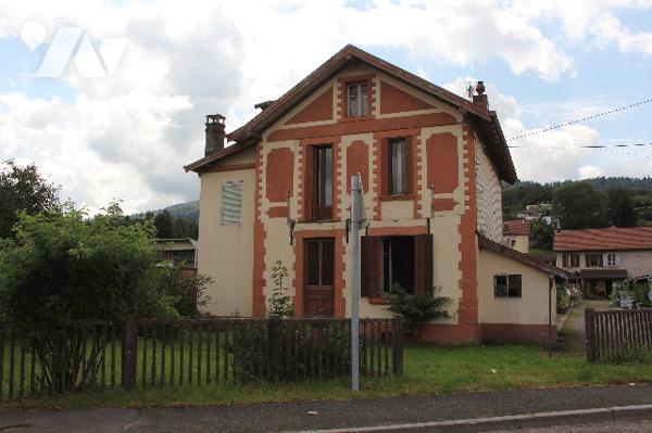 Maison ancienne d'environ début 1900 à rénover avec dépendances et jardin sur 438m² de terrain