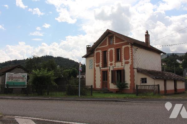 Maison ancienne d'environ début 1900 à rénover avec dépendances et jardin sur 438m² de terrain